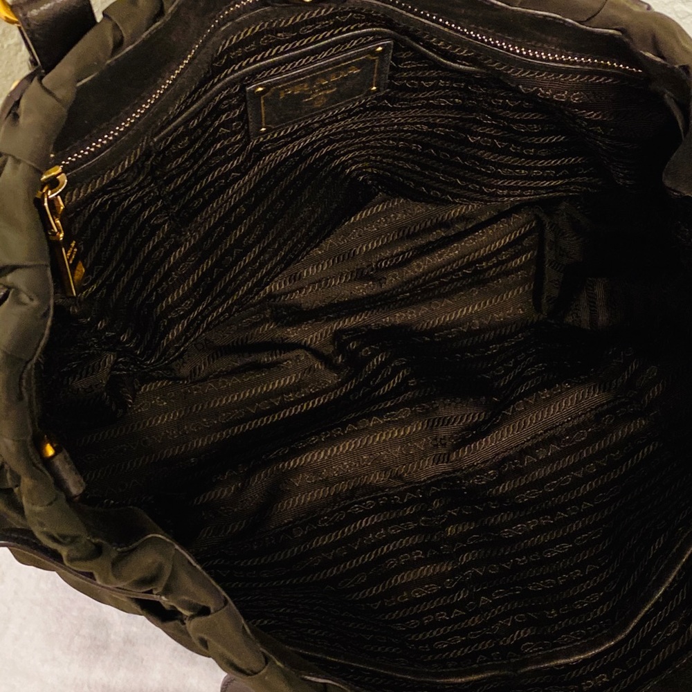 Prada tote - Picture 10 of 16